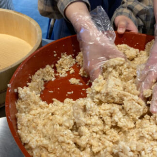 17-昔ながらの味噌仕事（玄米味噌）